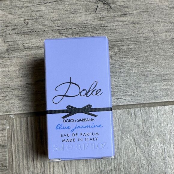 Dolce & Gabbana Light Blue Roll on & Blue Jasmine Mini Perfumes - Picture 4 of 16